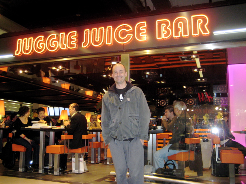 Airport Juggle Bar 2