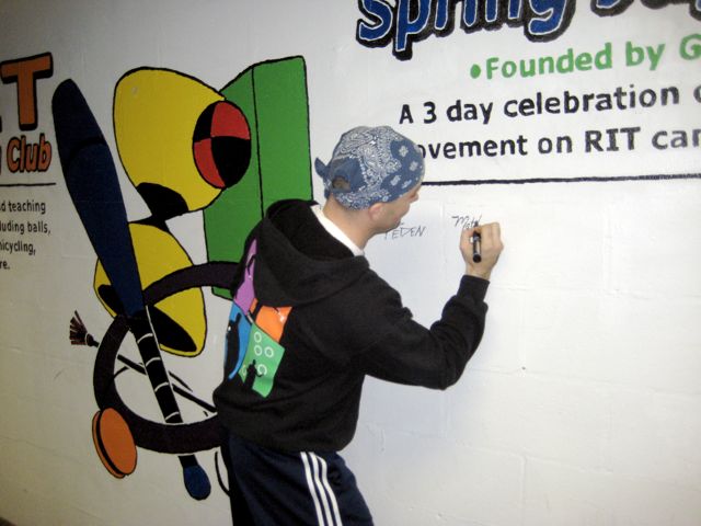 Signing the Wall 2